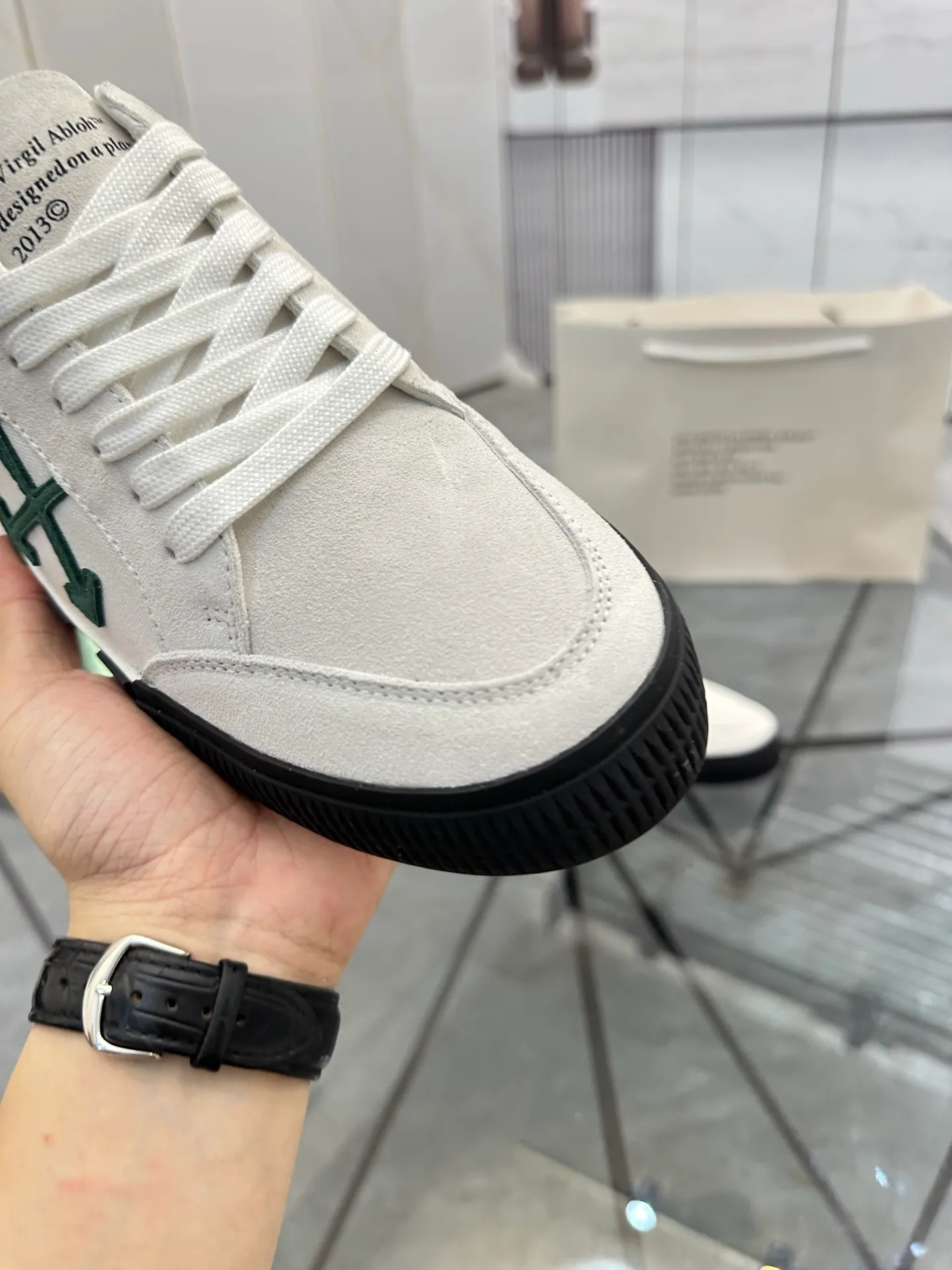 Selling men's shoes 💰: 💰P440¥ Product trademark: OFF WHITE * "OFF WHITE*" low-top casual shoes Regular size: 35-45 (can be customized to 46) Couple style Product materials: imported nubuck leather upper spliced ​​with original fabric, breathable lining, original outsole. No.: H203